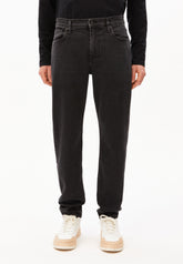 AARJO TARPA TAPERED JEANS | black washed authentic