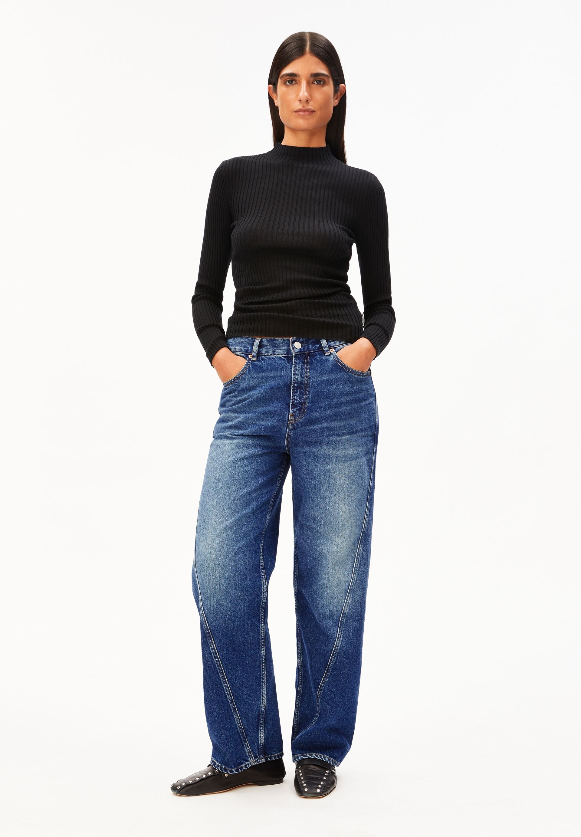 ALAANIA | black