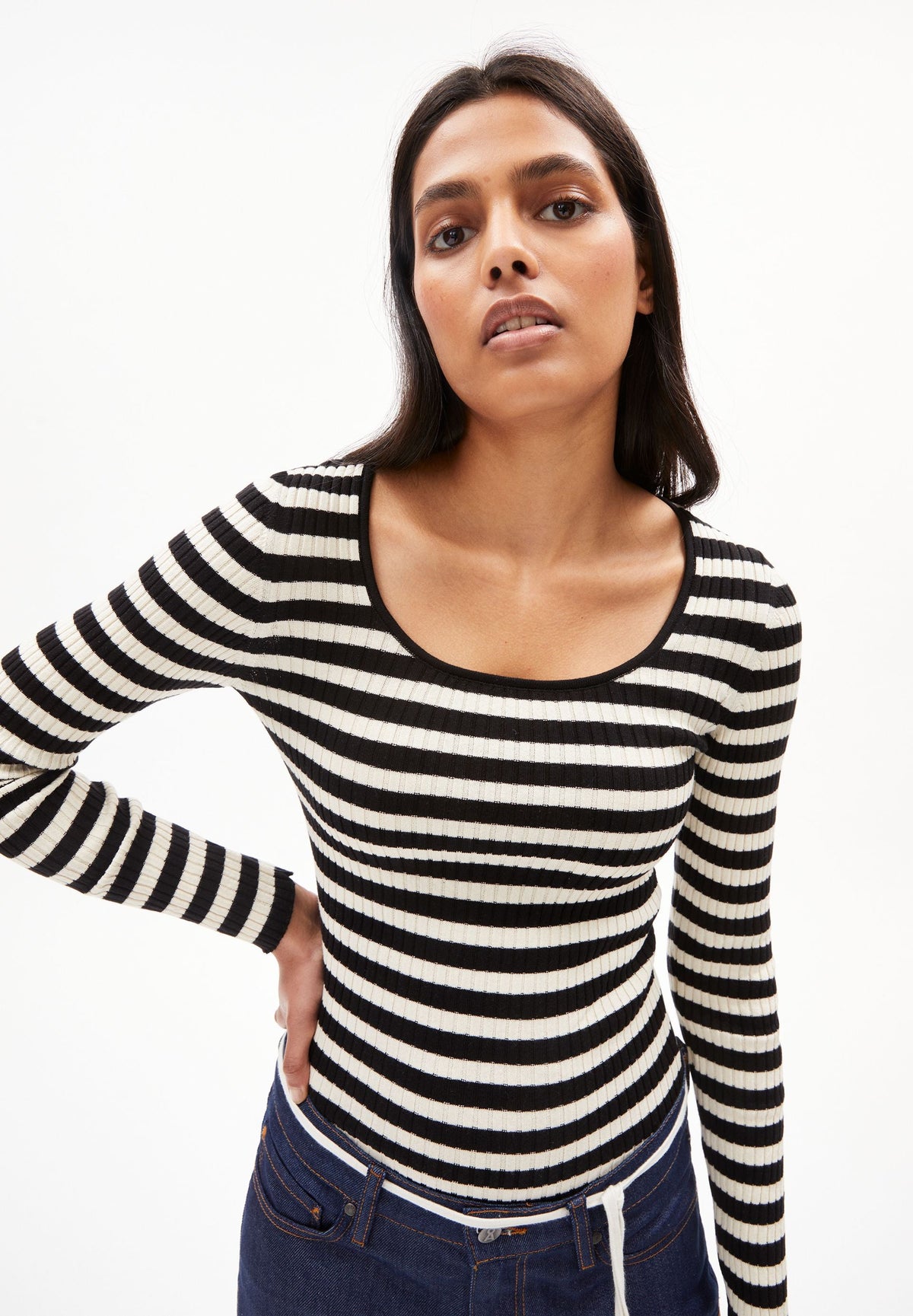 ALAANIA CREWNECK STRIPE | black-oatmilk