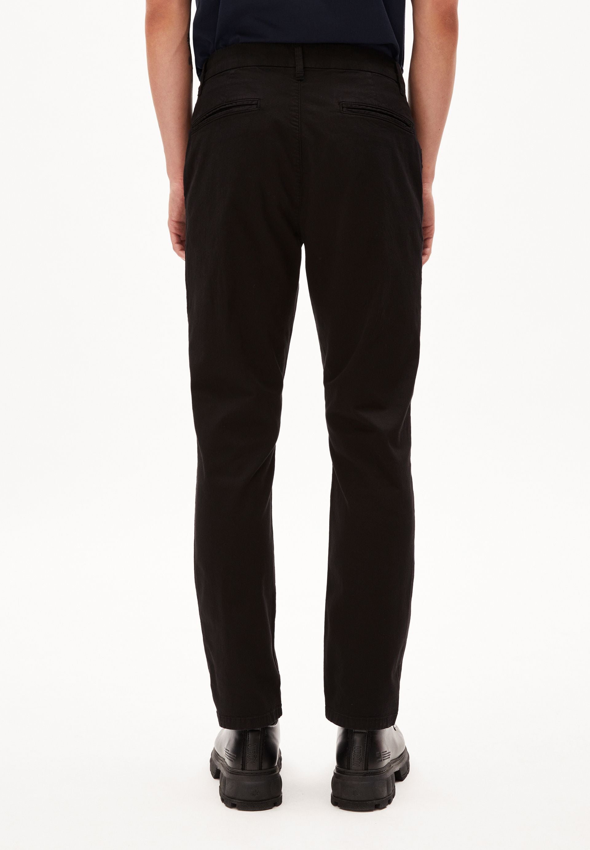 AATHAN | black