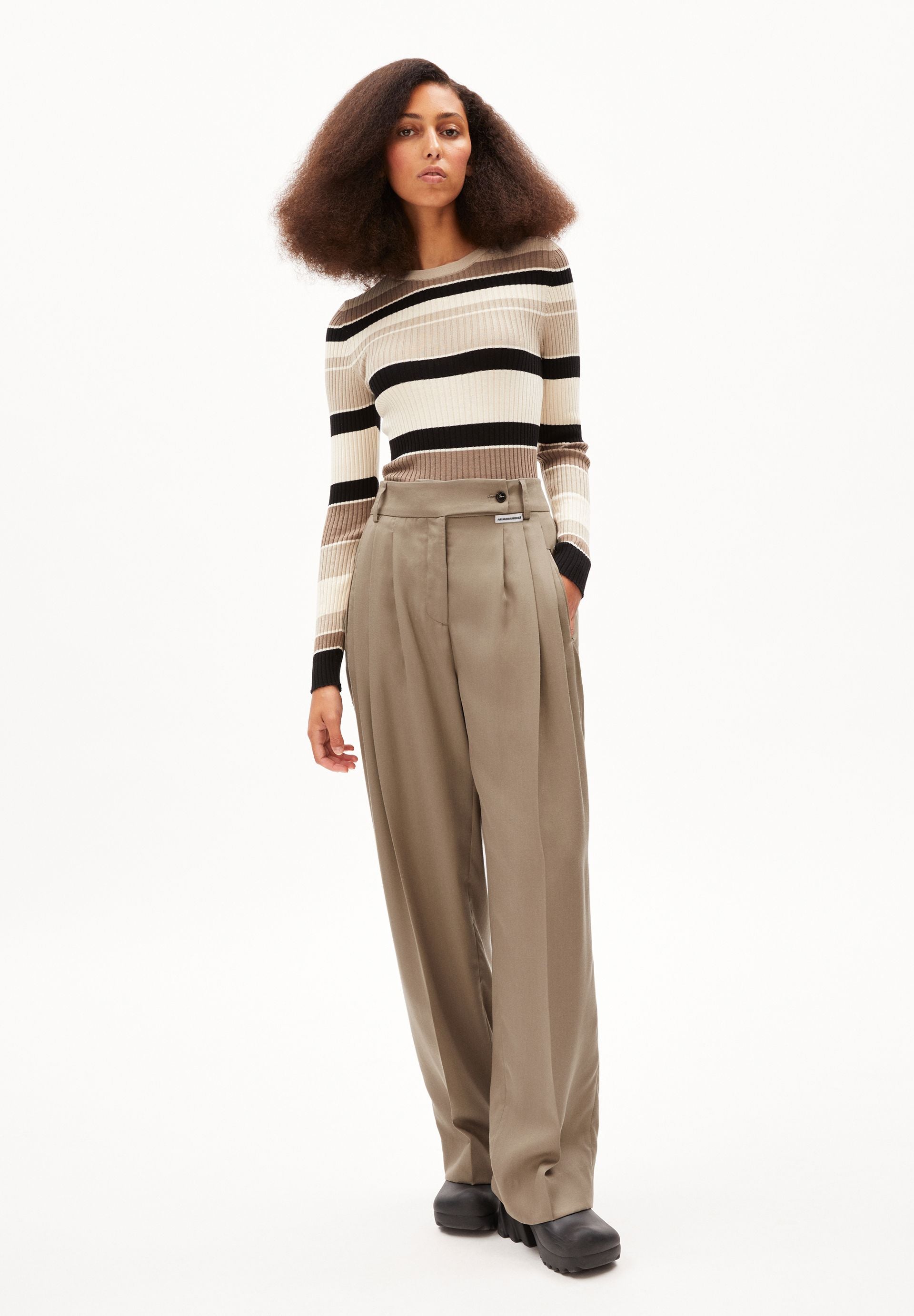 ALAANIA COLLEGE STRIPE | sandstone