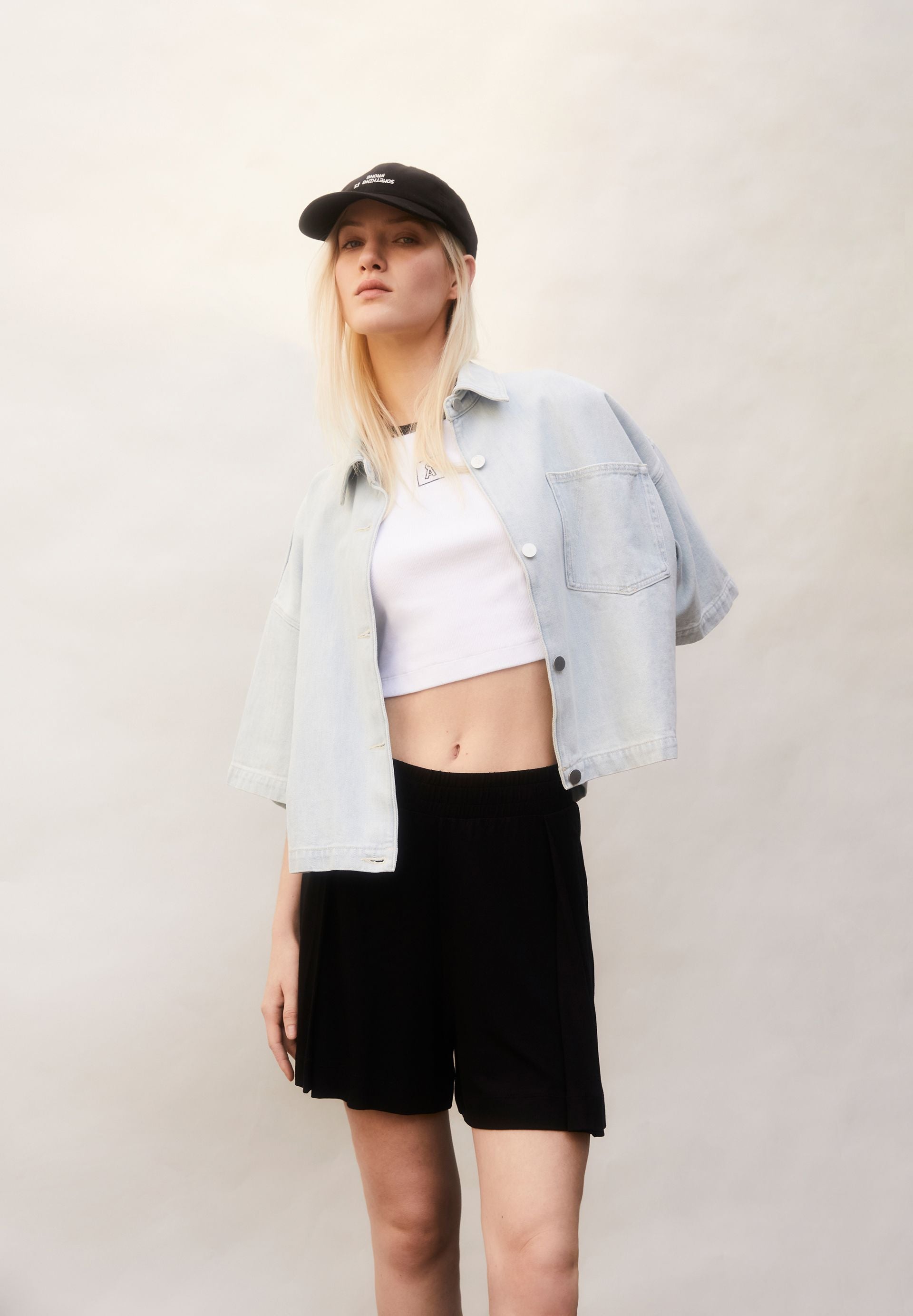 AAREZU | black