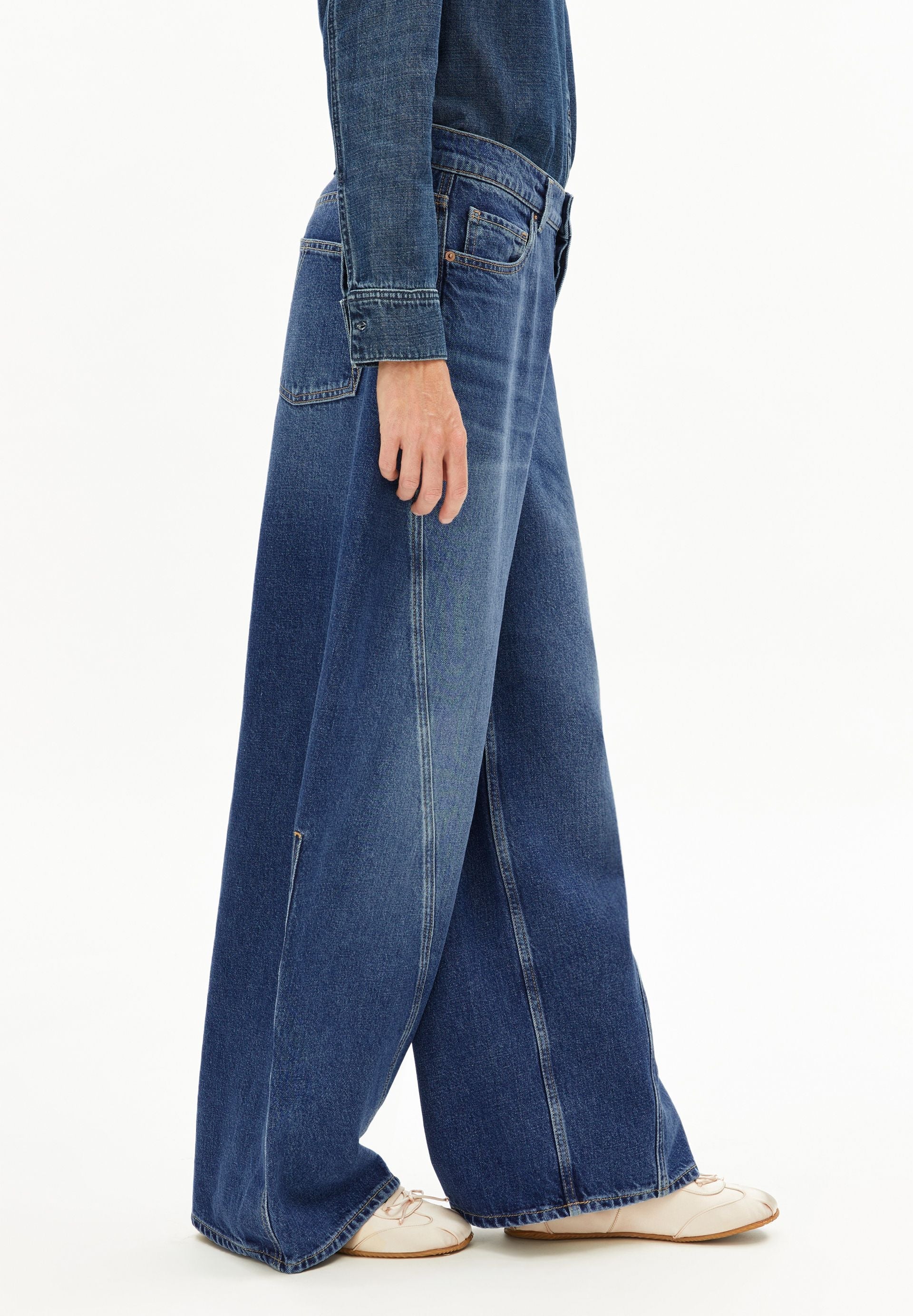 AALTHEA MID WAIST BARREL JEANS | fade