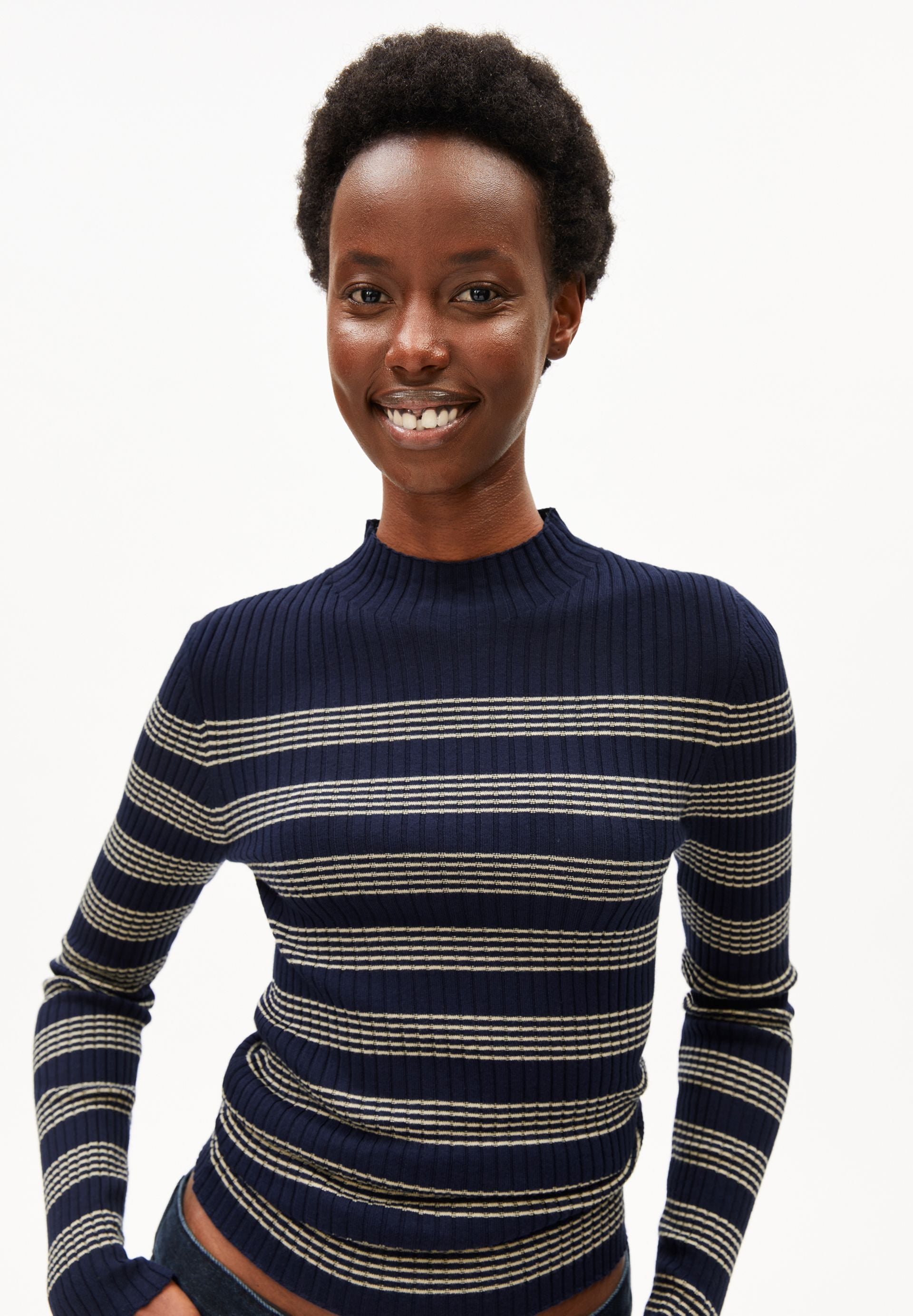 ALAANIA GESTREIFTER STRICKPULLOVER | tinted navy-golden hay